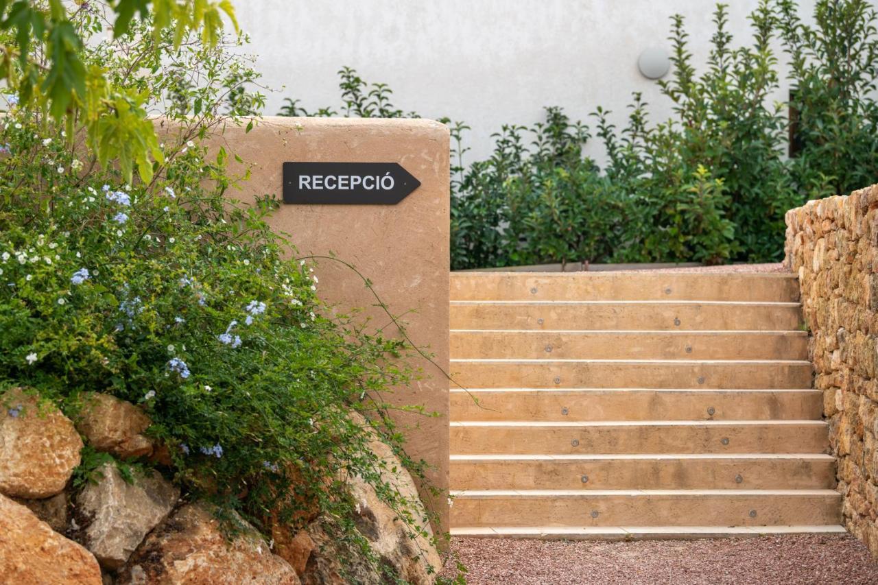 Safragell Ibiza & Estada en una granja Sant Llorenç de Balàfia